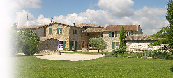 Gîte de charme « Des Collines » avec piscine au pied du Vercors dans la Drôme (2 & 3 épis  Gîtes de France)