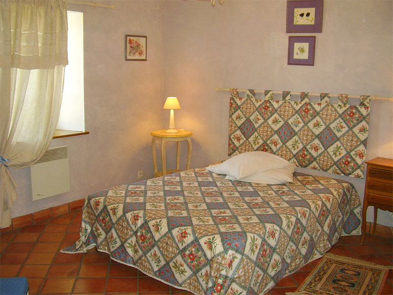 Cliquer pour fermer la fentre -  Chambre 1 lit Gite Provence