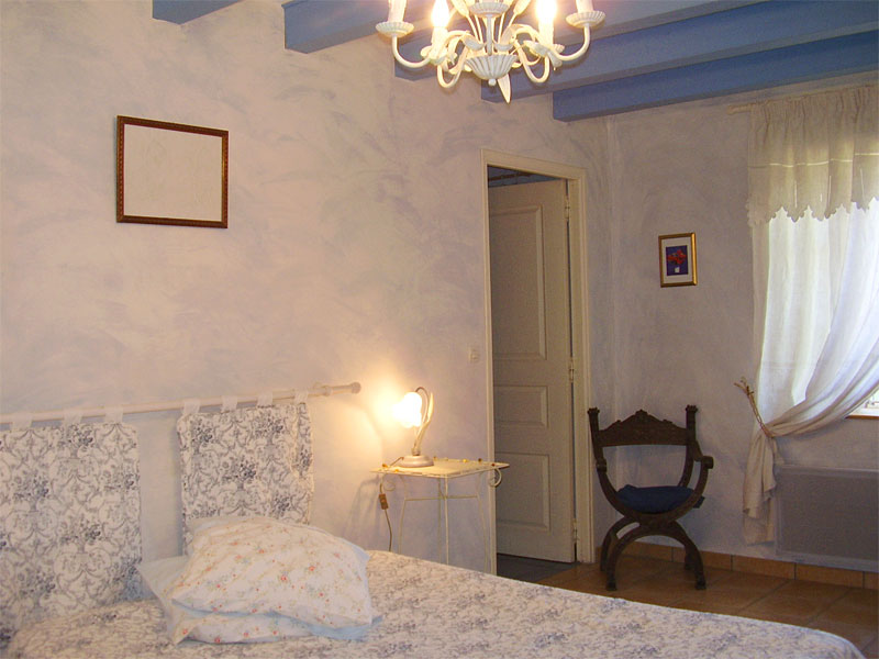 Cliquer pour fermer la fentre -  Chambre 2 lits Gite Provence
